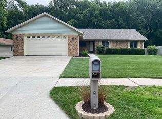 2914 56th Street Ct, Moline, IL 61265