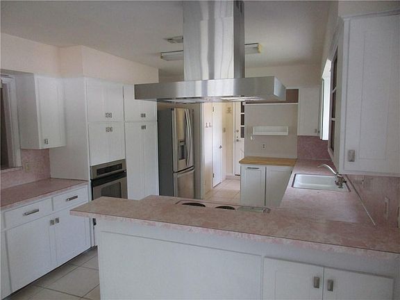 4th image of 5904 Bullard Dr