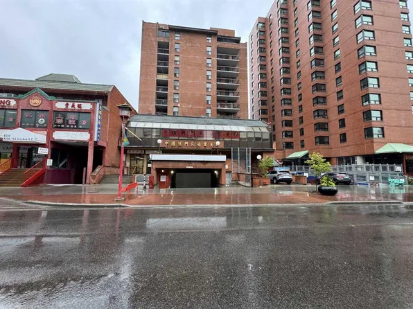 116 S 3rd Ave SE #802, Calgary, AB T2G 5A9