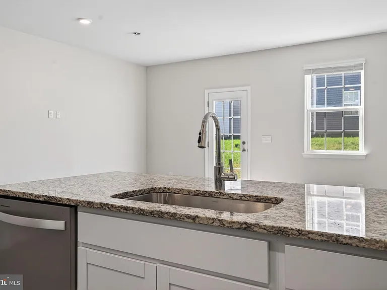 183 Caterpillar Dr — Photo 15