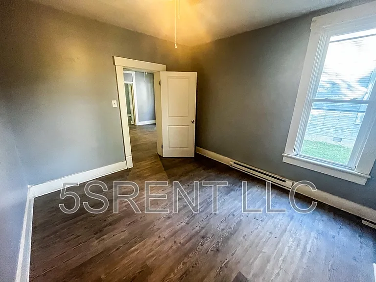 406 Gray Ave — Photo 8