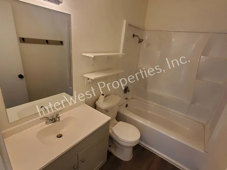 11714 E Burnside St — Photo 14