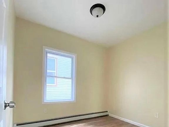 3rd image of 93 Willoughby St #2