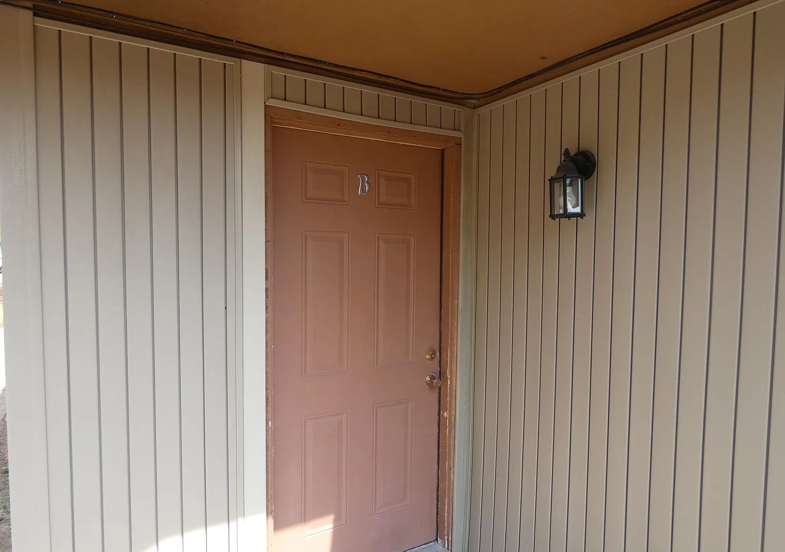 911 NE Tortoise Apt. B — Photo 2
