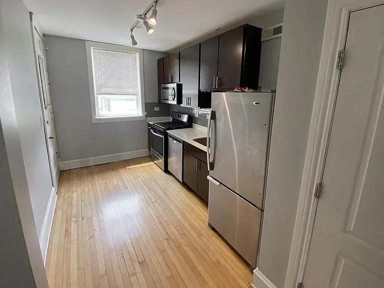 3018 N Karlov Ave #1F — Photo 3