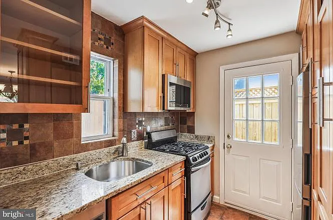829 S Ivy St — Photo 3