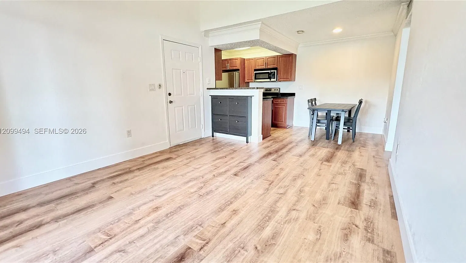 1 bed, 586 sqft, $1,900 — Photo 4