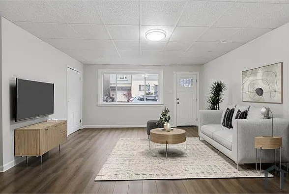 3 bed, 1190 sqft, $2,000 — Photo 2