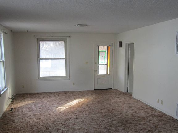 3rd image of 521 N Ninnescah St