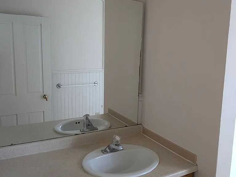 251 Main St — Photo 5