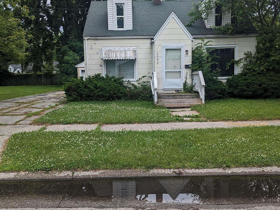 1st image of 2220 Parkwood Ave