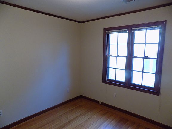 5th image of 1671 College Ave