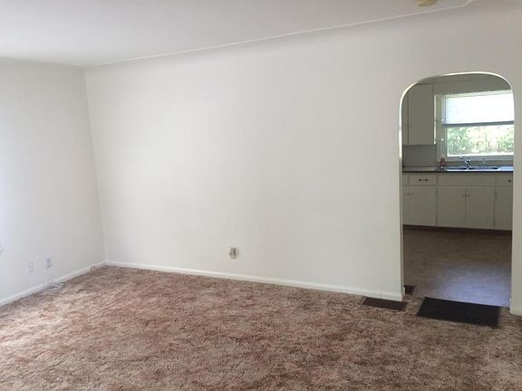 2nd image of 573 W 21st St