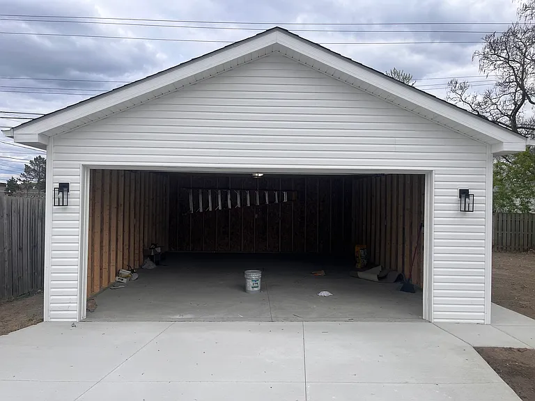 3263 Hessel Ave — Photo 3