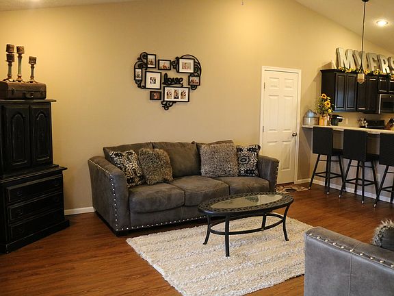 5th image of 317 Sunflower Cir