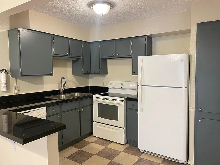 4310 Mount Vernon St #6 — Photo 1