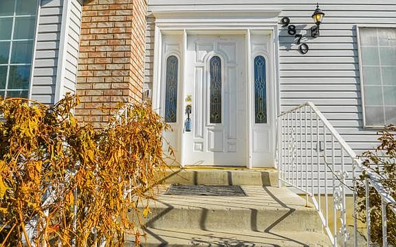 5th image of 9870 N Meadow Dr