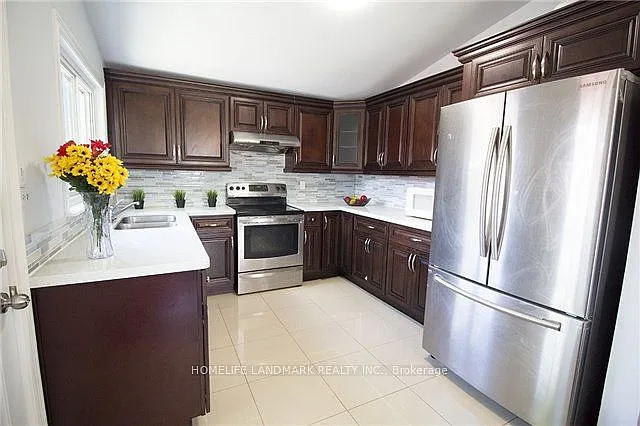 24 Highbrook Dr — Photo 3