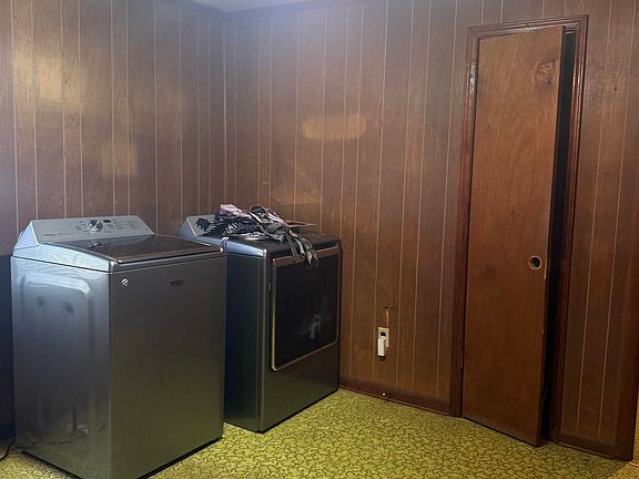 4th image of 1015 Cleveland Rd