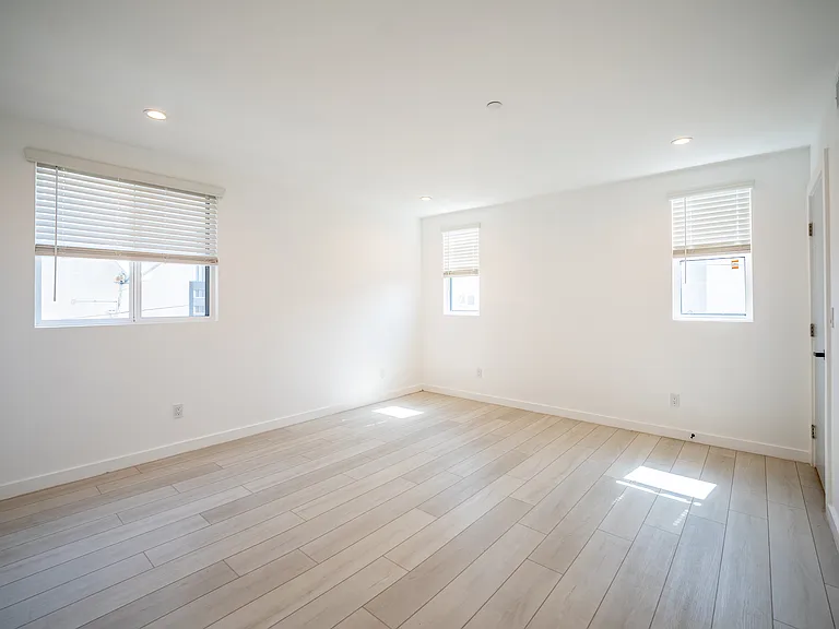 246 1/2 N Dillon St #246-1/2 — Photo 18