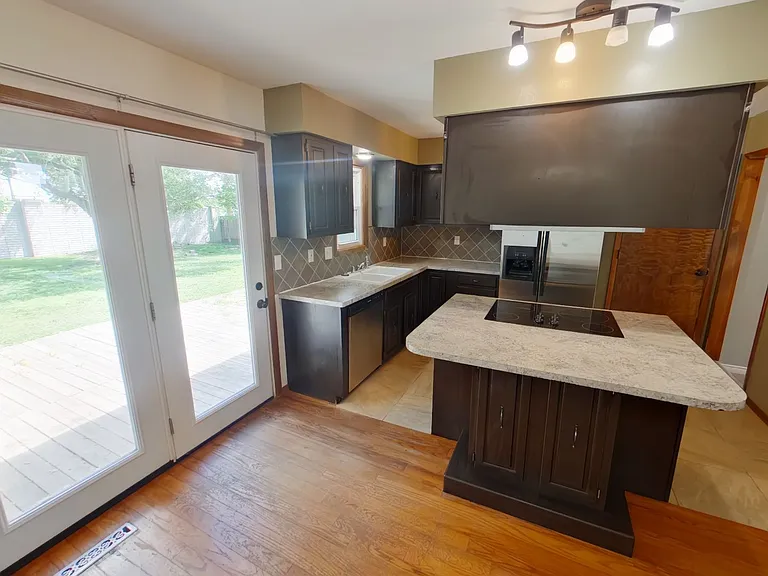 108 Aaron Dr — Photo 7