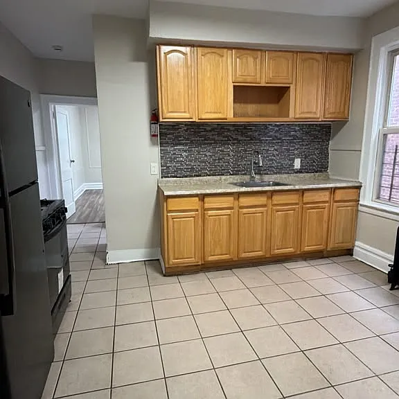 81 Montgomery St #2 — Photo 1