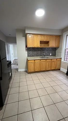81 Montgomery St Photo 1