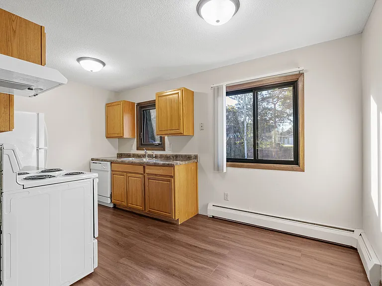 2166-4 dining/kitchen