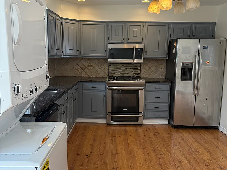 22 Garden Pl — Photo 2
