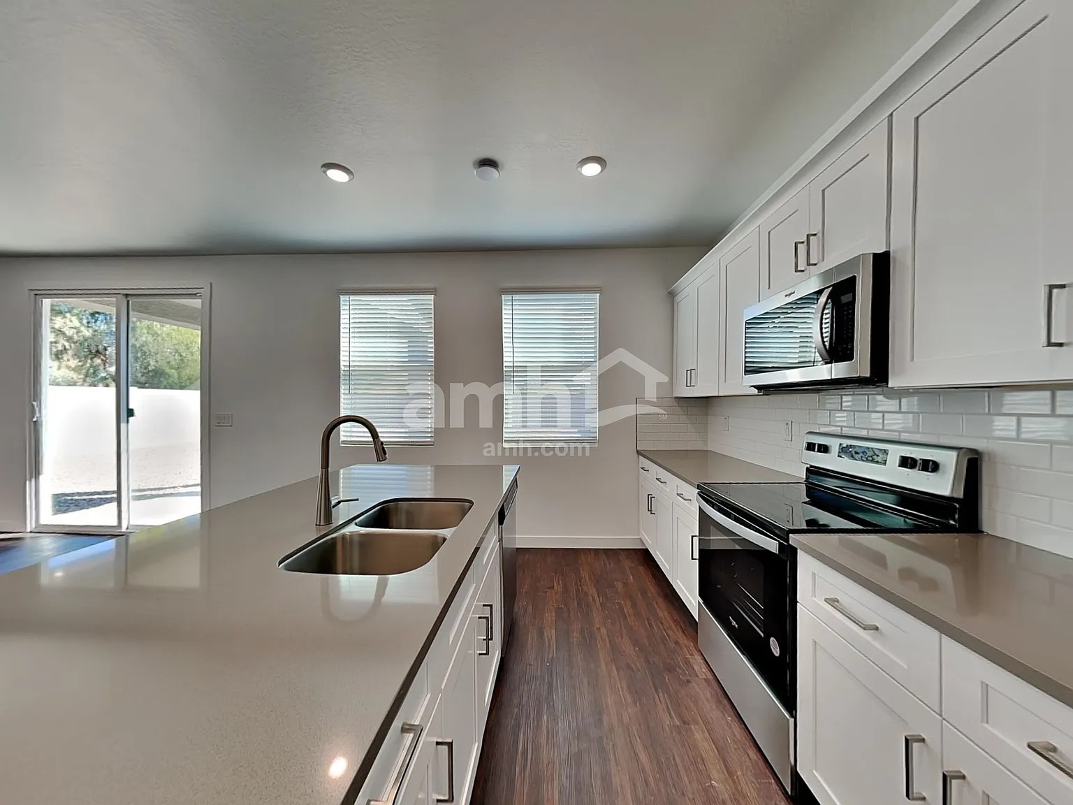4 bed, 2.5 bath, 2240 sqft, $2,645 — Photo 3