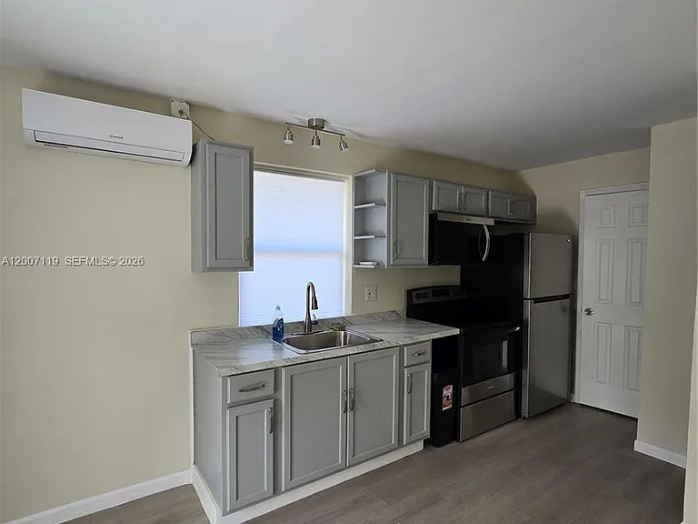 5936 Fillmore St #3 — Photo 1