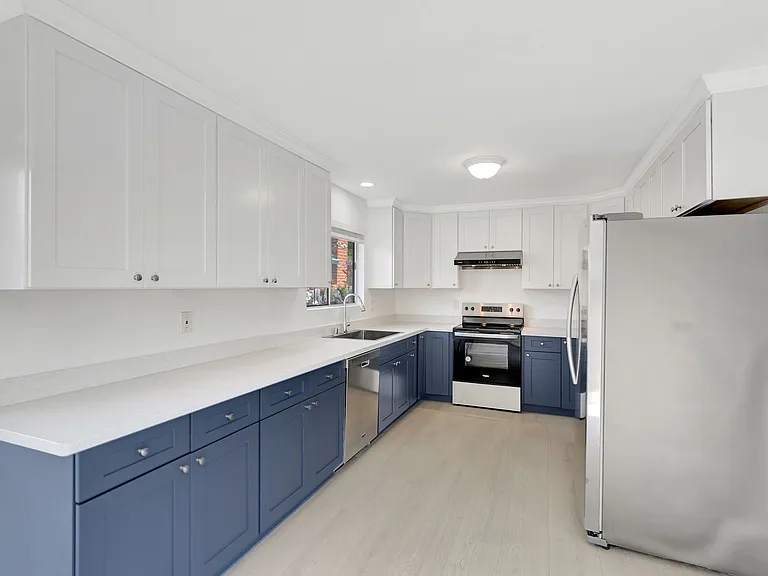 728 Muir Dr — Photo 3
