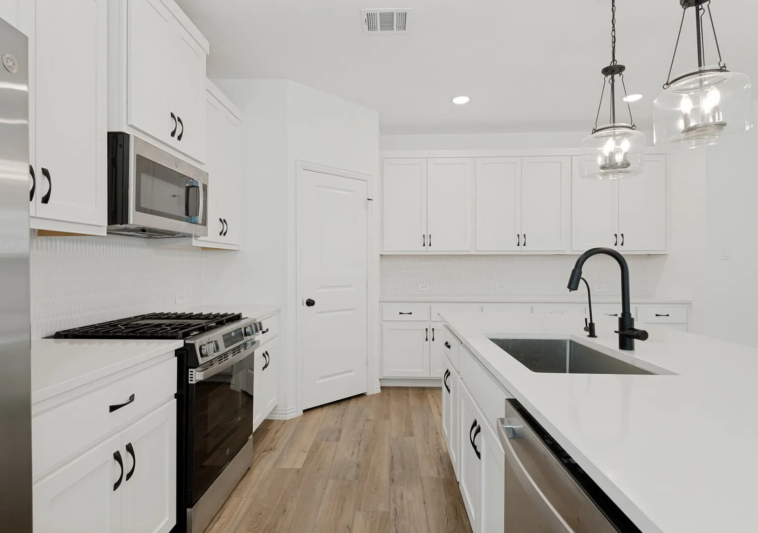 2504 Flaxfield Ln — Photo 3