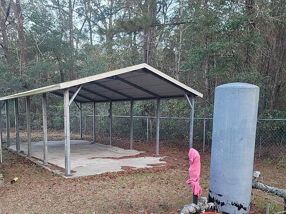 4th image of 818 Moore Rd