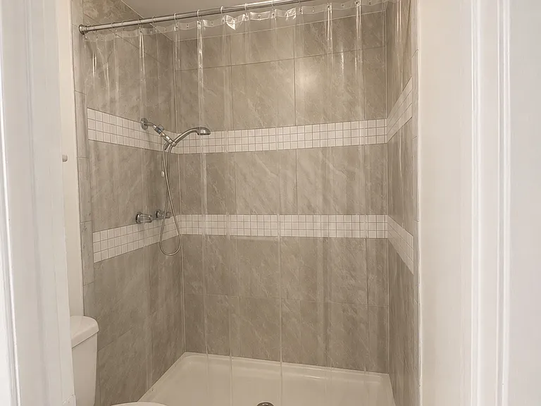 Putnam St — Photo 15