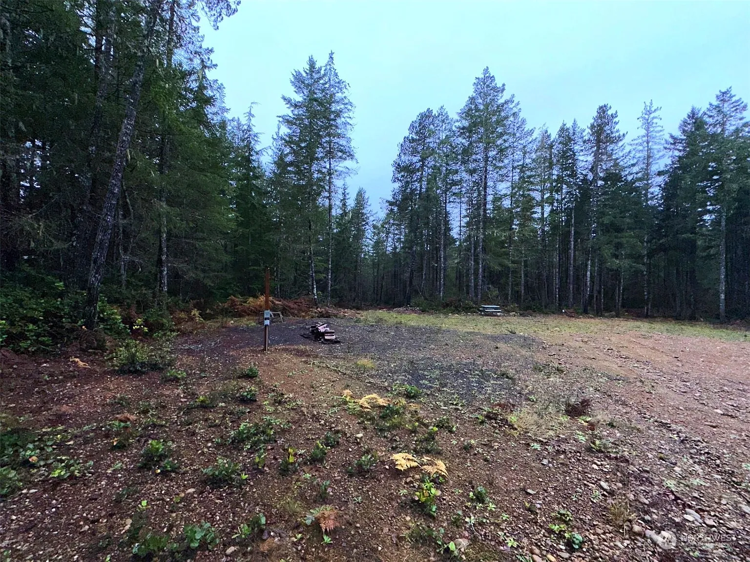 151 NE Bedrock Road photo 1