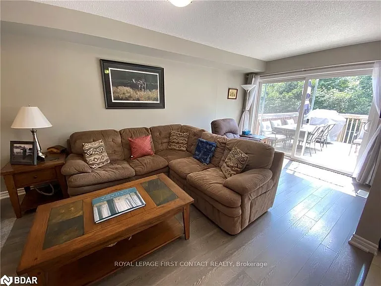 63 Sydenham Wls — Photo 4