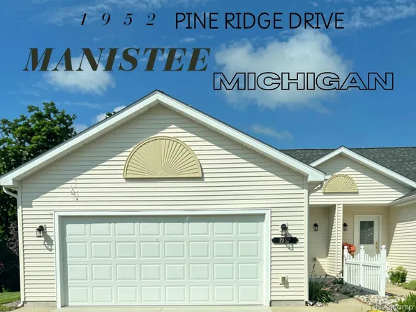 1952 Pine Ridge Dr, Manistee, MI 49660