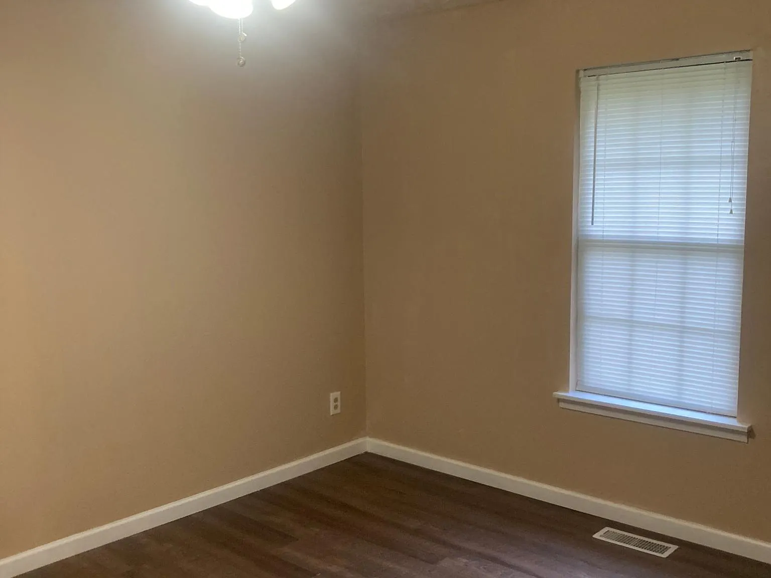 2 bed, 1.5 bath, 1050 sqft, $1,065 — Photo 4