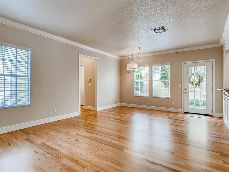 730 Oak Shadows Rd — Photo 4