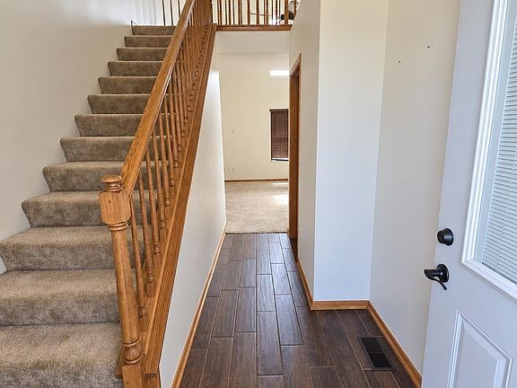 3rd image of 297 Fox Trail Ct