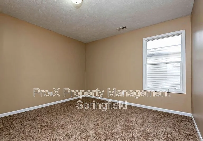 652 N Belview Ave #B — Photo 8