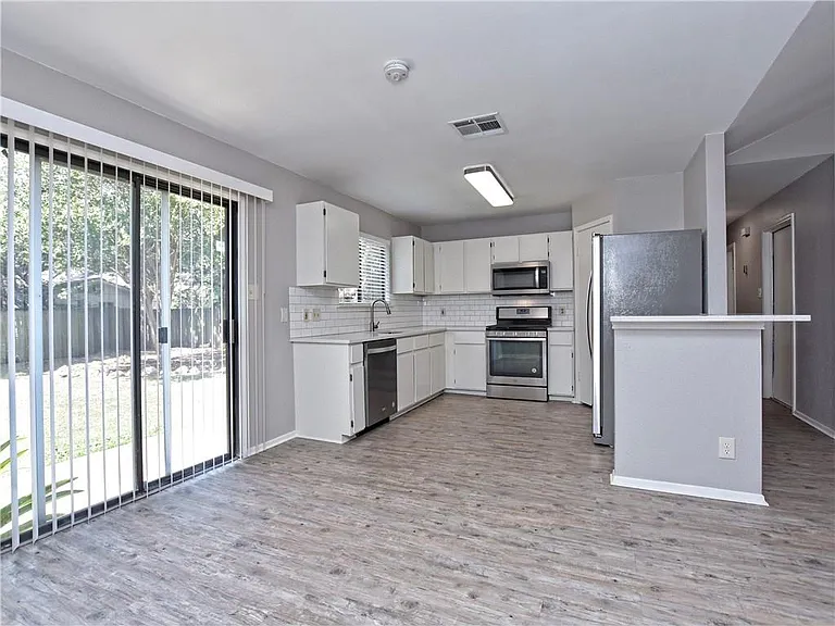 802 Primrose Ln — Photo 7