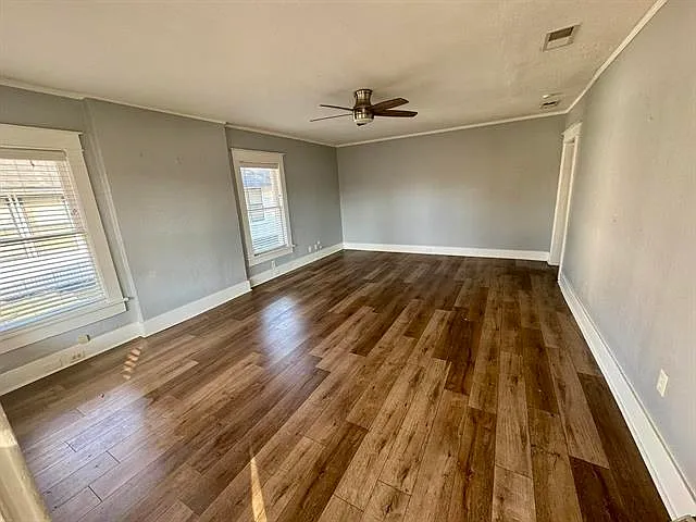 690 McConnell St — Photo 4