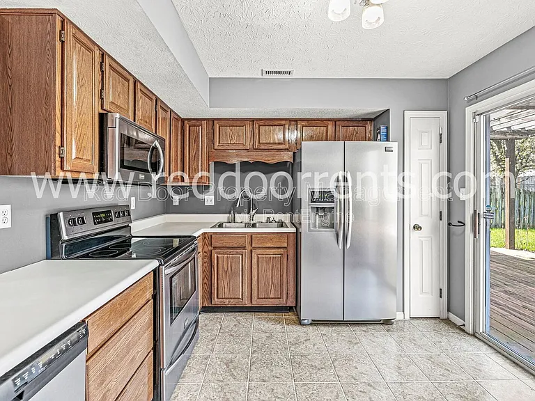 1522 Lake Point Ln N — Photo 7