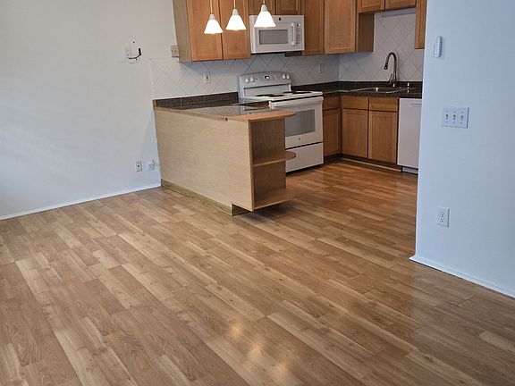 Open dining area, 13 x 8