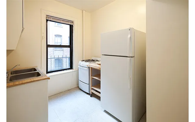 Sold by Douglas Elliman | media 20