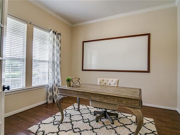 5th image of 304 Highland Park Ln