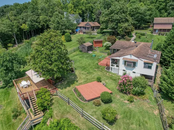 64 S Shore Rd, Elkton, MD 21921
