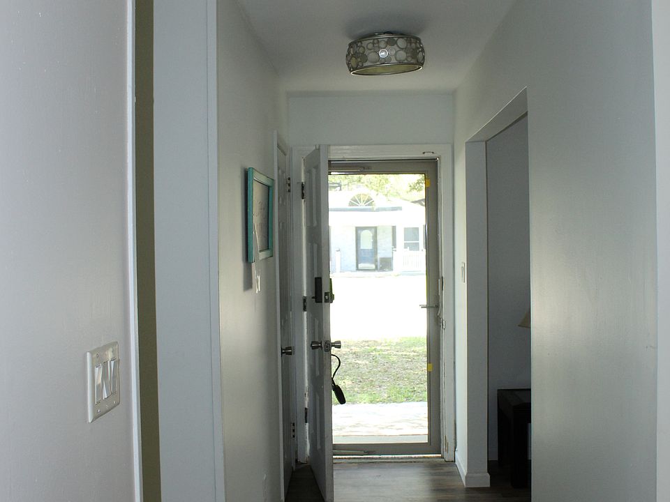 1st image of 307 Sprucewood Dr